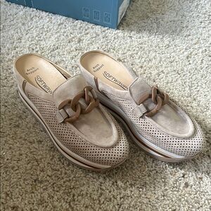 Women's shoes - Cream and Tan